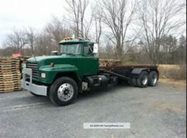 DEF09  1997  Green International Dum Roll Off Truck